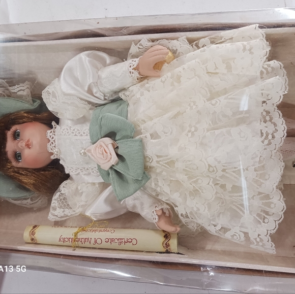 Collectors choice porcelain dolls limited edition with certificate - Picture 6 of 6